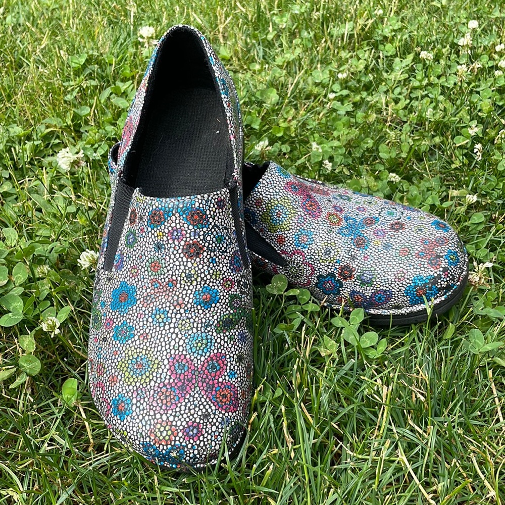 Spring step clogs